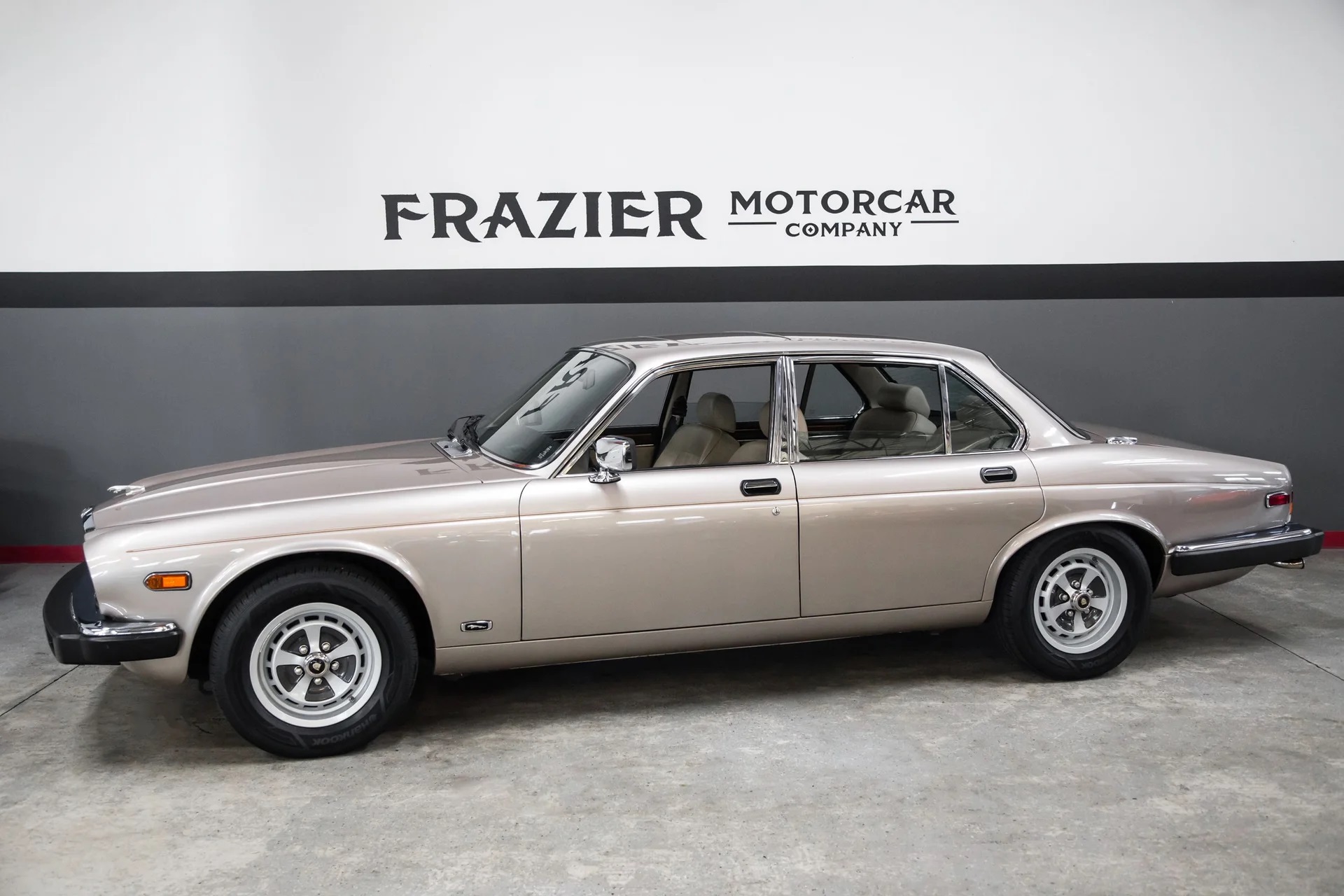 Image of Jaguar XJ6